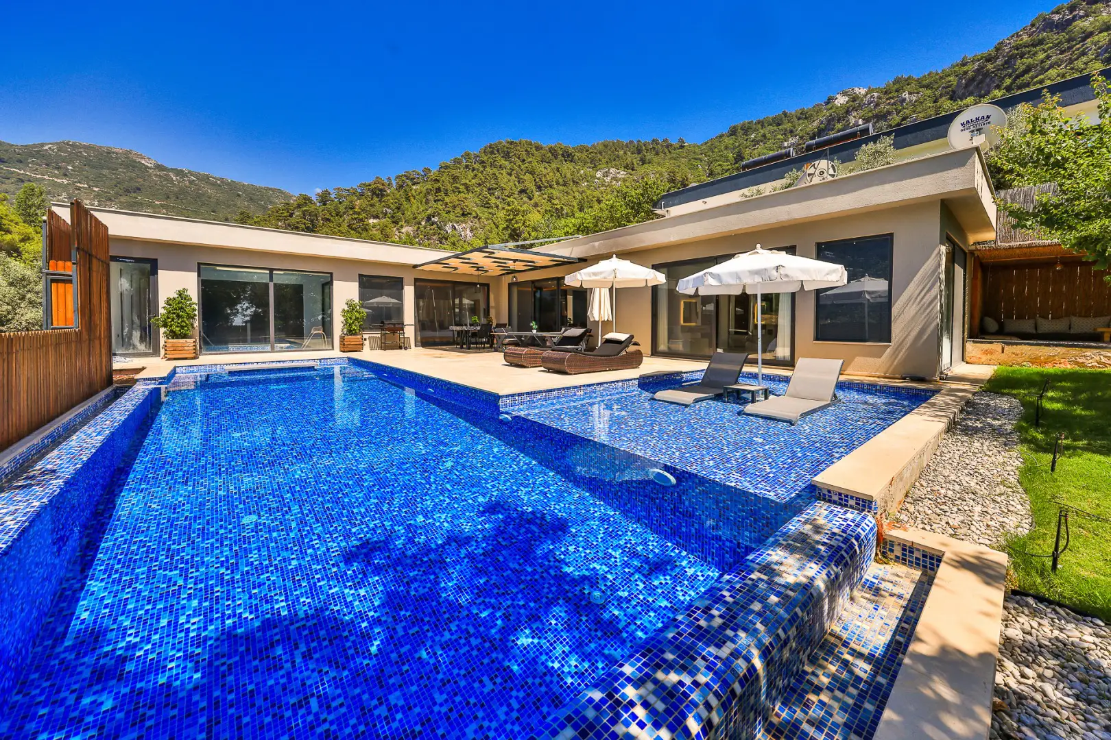 aqua-luxury8_991_856.jpg