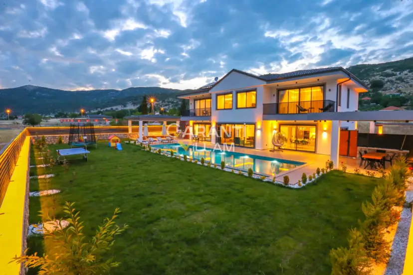 Geniş Bahçeli Villa Kiralama Seçenekleri & 2026 Villa Fiyatları | Garanti Villam